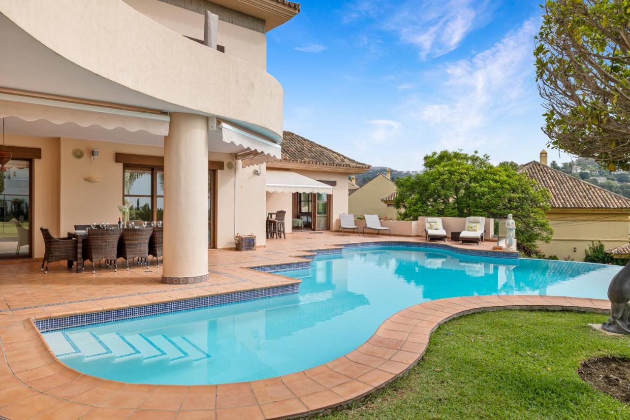 Luxury Villa Robledal By Mabiente - Views Of The Sea And The Golf Course Marbella Exteriör bild