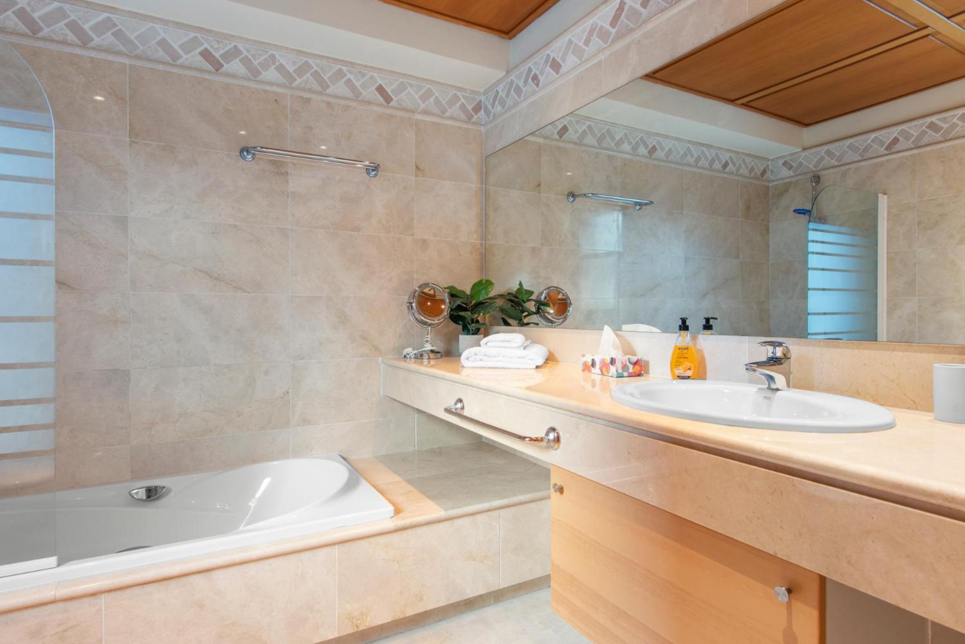Luxury Villa Robledal By Mabiente - Views Of The Sea And The Golf Course Marbella Exteriör bild